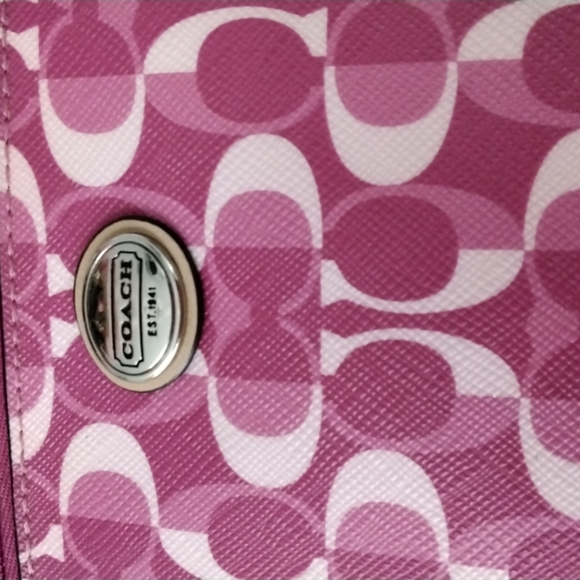 Pink Coach IPad case - Picture 2 of 8
